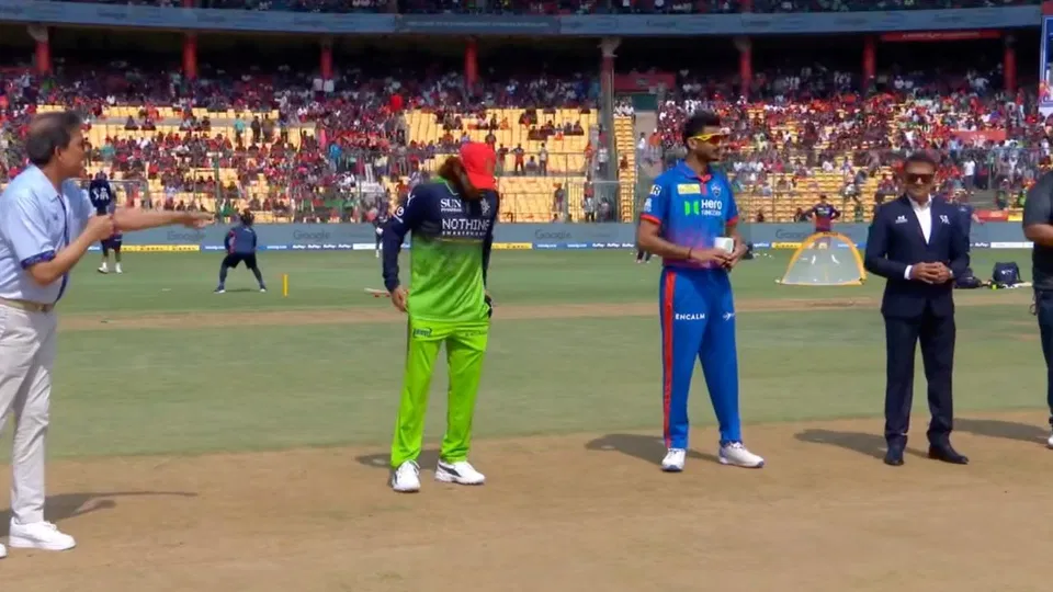 IPL 2026: RCB के ख़िलाफ़ टॉस जीत DC ने किया गेंदबाज़ी का फैसला